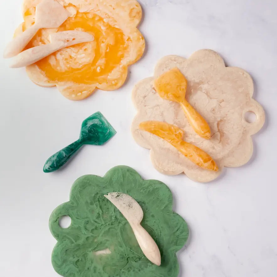 Scallop Resin Cheese Charcuterie Board, Green - 12 Inches Kitchen essential Casa Amarosa