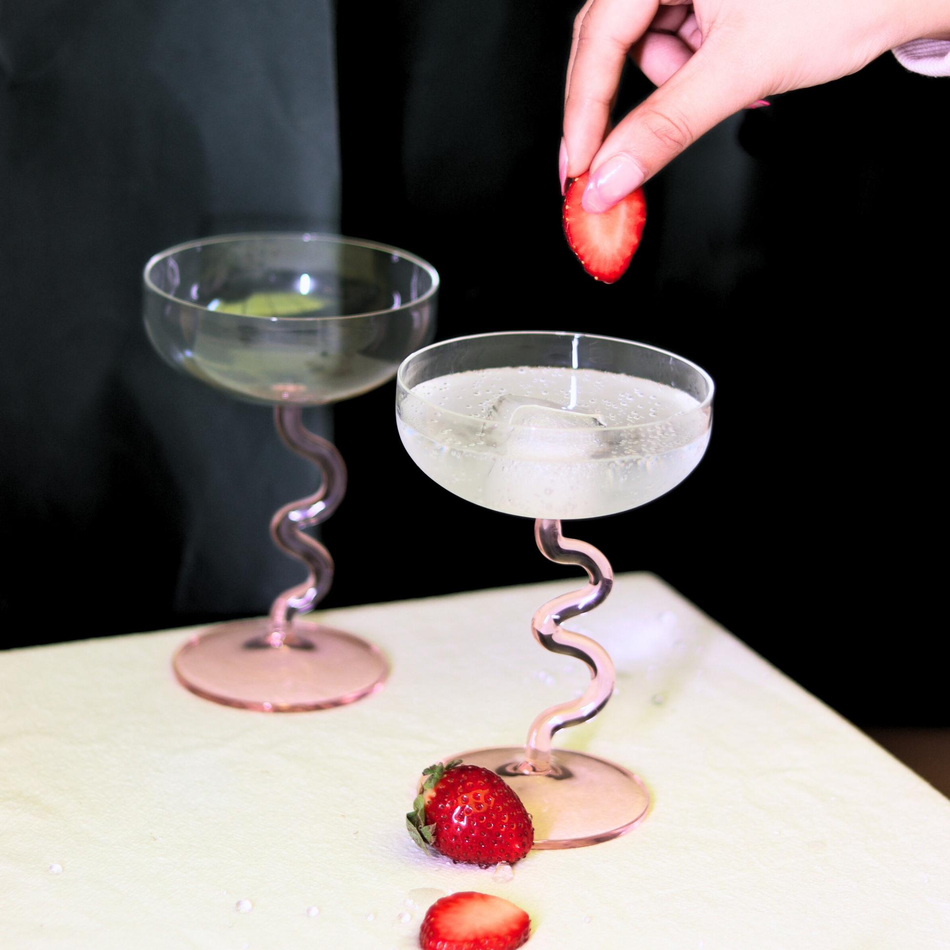 Swirl Cocktail Glasses in Pink | Set of 4 Drinking glass Casa Amarosa
