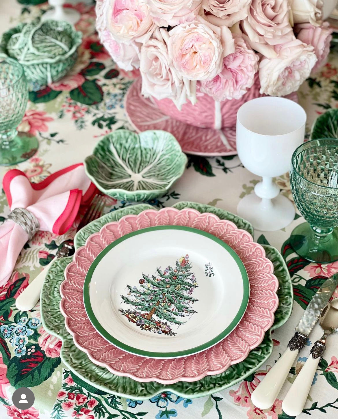 Linen Scalloped Square | Peony Pink with Rosebud Red