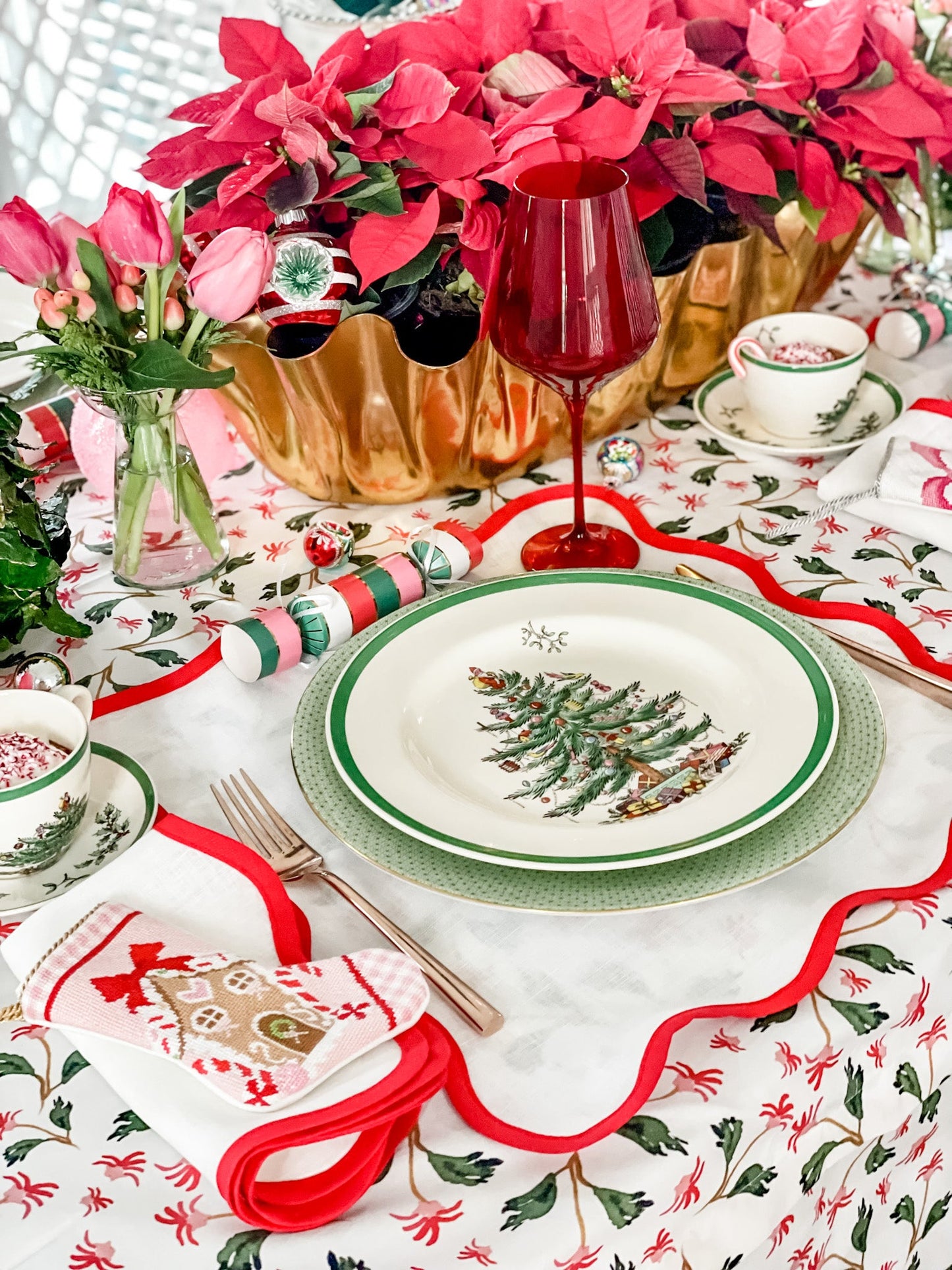 Linen Scalloped Square | Lily White with Rosebud Red