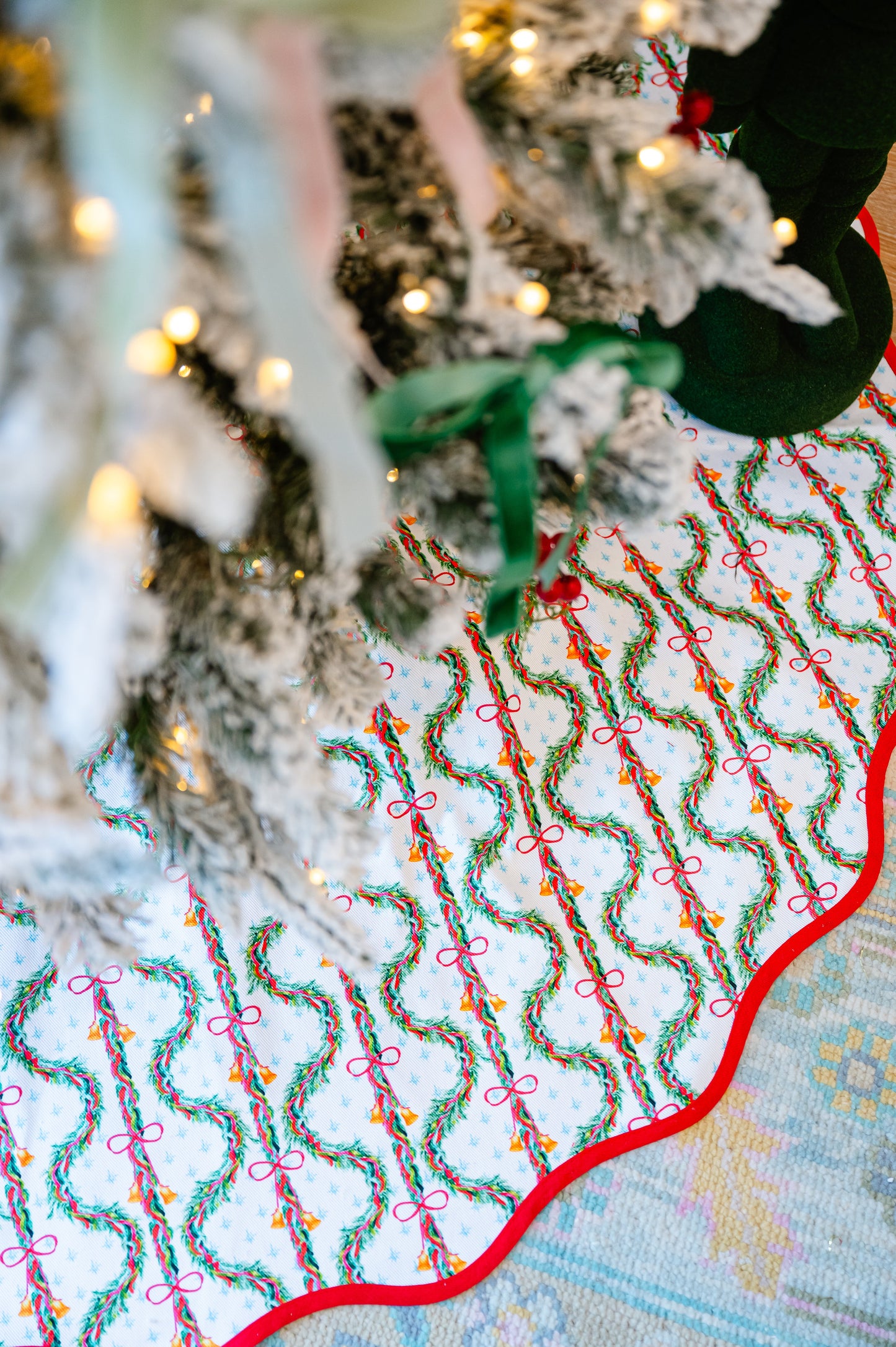 Scalloped Tree Skirt | Carol of the Bells