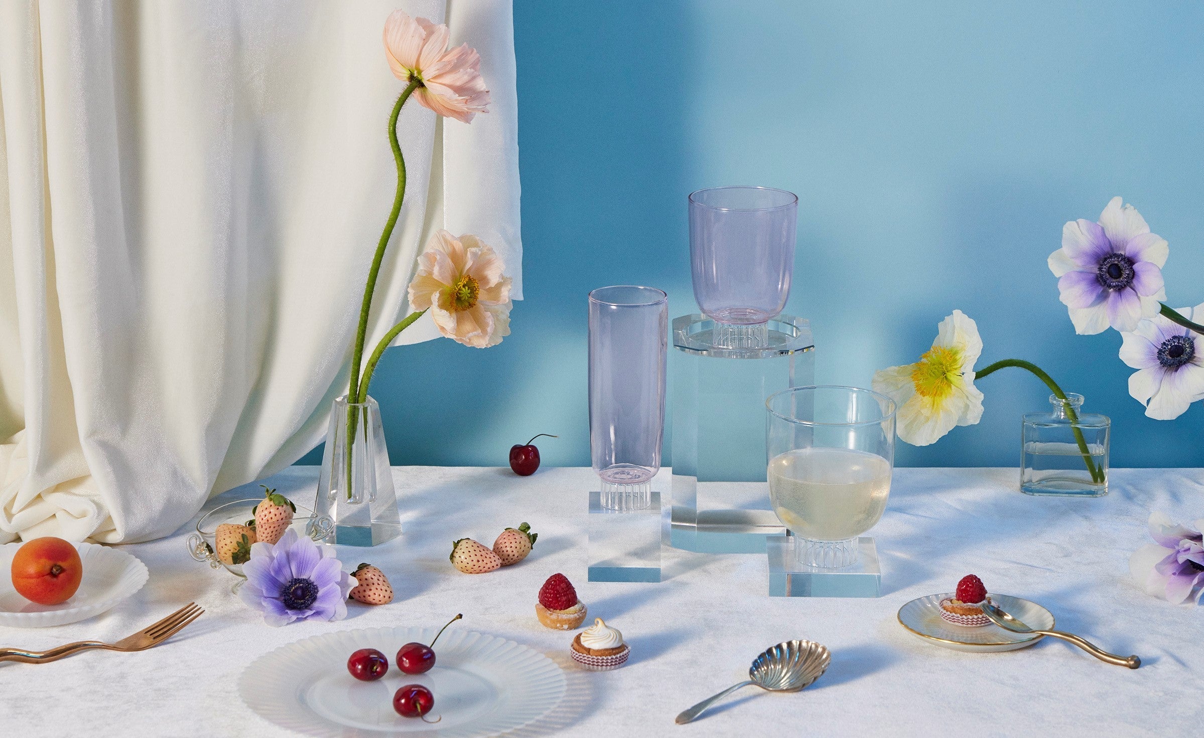 Curved Stemless Wine Glasses