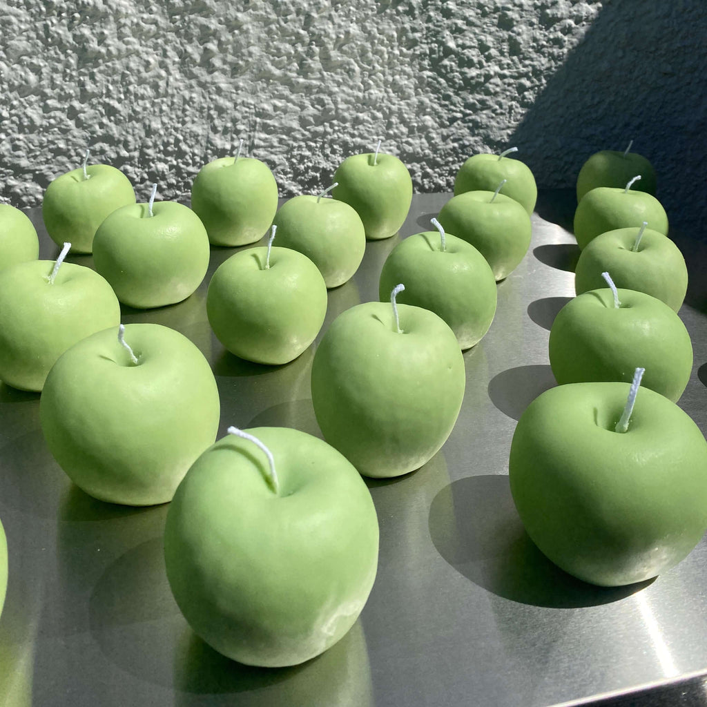 Apple Candle | Hand-Poured Soy Wax Farmers Markets Scandles