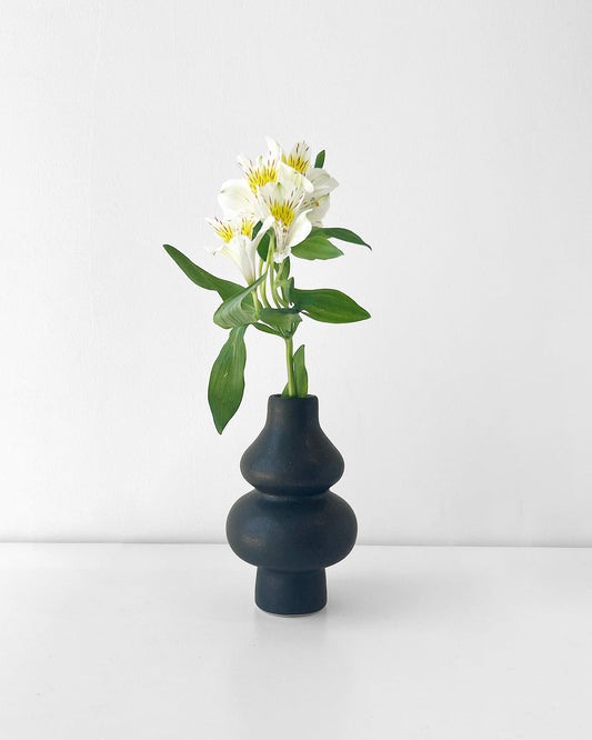 Femme I Clay Vase | Black Vases atacama home