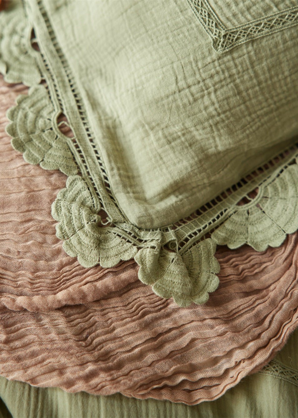 Isadora Lace Ruffle Double Gauze Bedding Set / Purple