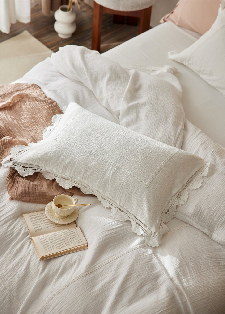 Isadora Lace Ruffle Double Gauze Bedding Set / Brown