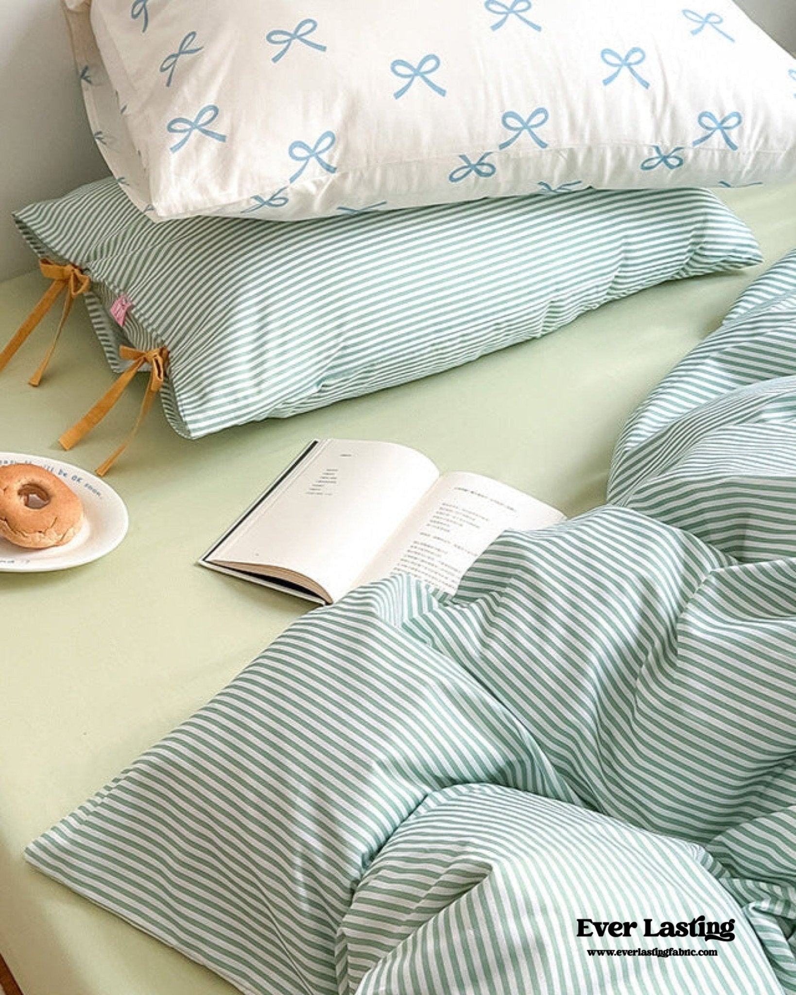 Sweet Bow Striped Bedding Set