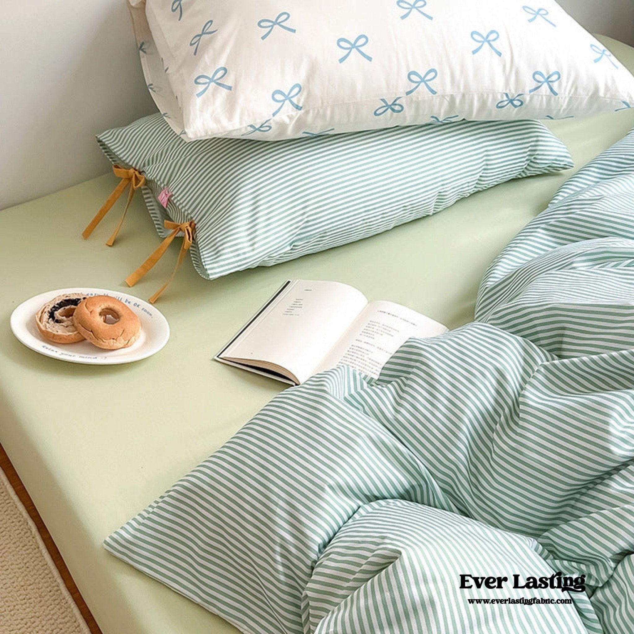 Sweet Bow Striped Bedding Set