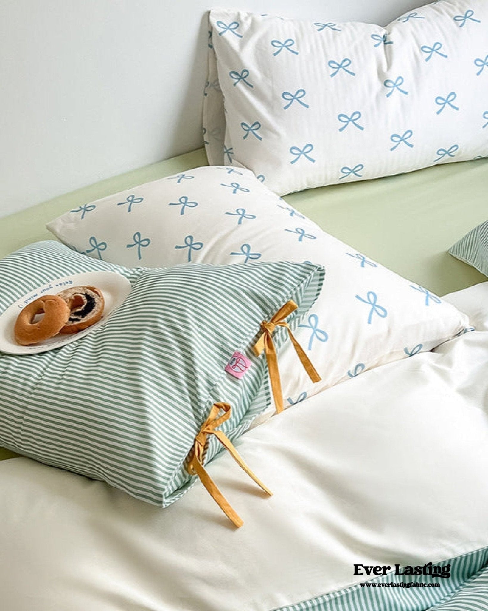 Sweet Bow Striped Bedding Set